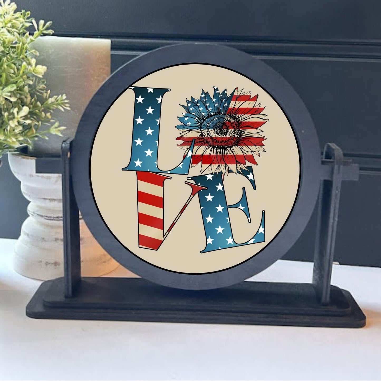Patriotic Love Round Interchangeable Frame and Insert